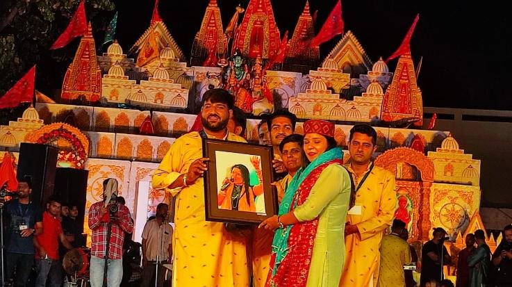 Una: One evening in the name of Kanhaiya Mittal, in the name of Khatu