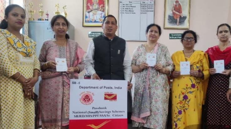 Dehra: Postal Department opened Mahila Samman Savings Letter Scheme accounts in Girl's School Jwalamukhi