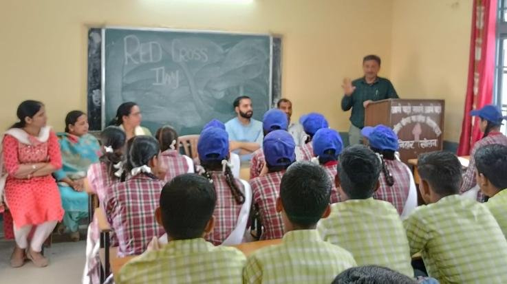 Kunihar: Red Cross Day was celebrated in the students of Senior Secondary School, Kunihar