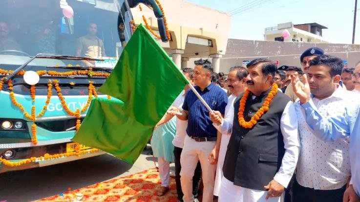 Una: Deputy Chief Minister flagged off Volvo bus from Shri Chintpurni to Delhi