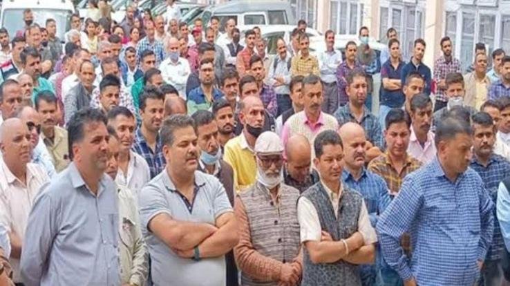 Management -is -not -allowing -the -government's -decisions -to -reach- the- ground: Union