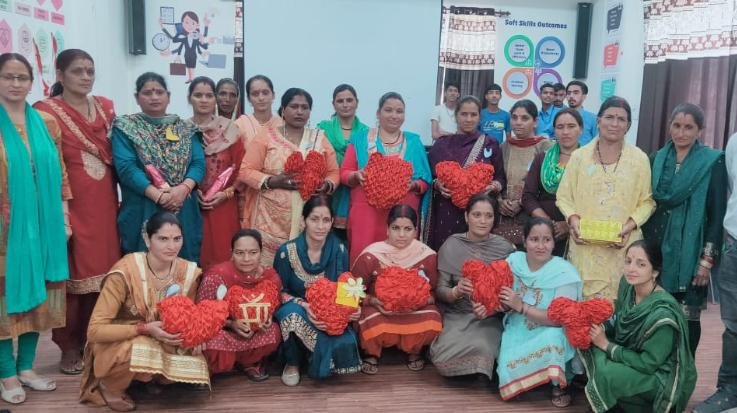 Darlaghat: Mothers of trainees honored at ITI Darlaghat