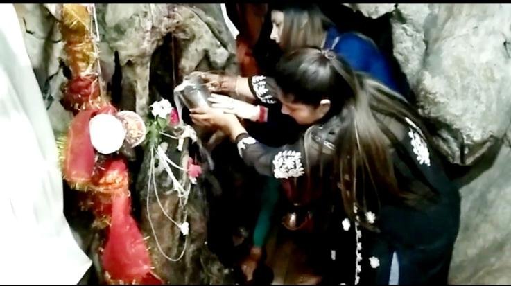 Kunihar: Hundreds of people bowed their heads in Shiv Tandav cave Kunihar on the first Monday