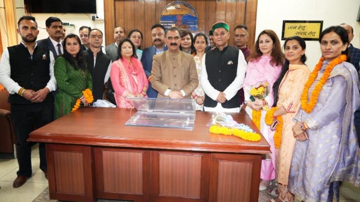 Newly elected Mayor and Deputy Mayor of Shimla Municipal Corporation called on the Chief Minister 111