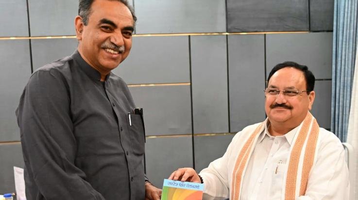  Shimla: Sanjay Tandon met JP Nadda in Delhi, presented the book 'Sunrise again Wednesday' 1111