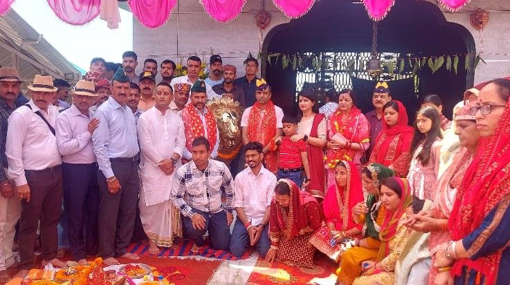 Jwalamukhi: 20 Dogras installed brass metal lions in the temple of Jwalaji Devi