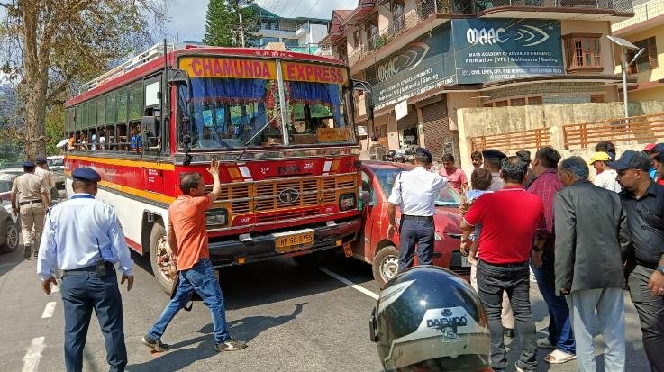 Traffic police slapped bus driver in Dharamshala