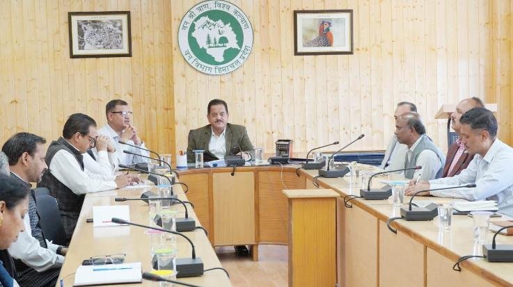 Forest officials should prepare list of dry and fallen trees: Sunder Singh Thakur