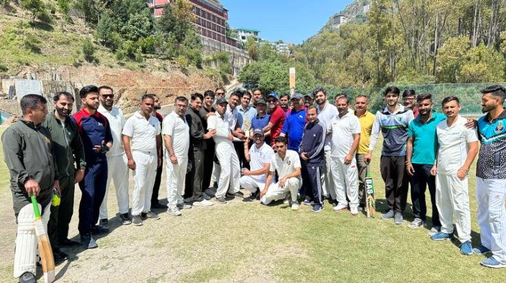 Solan: Electricity Board defeated Press Club in cricket match