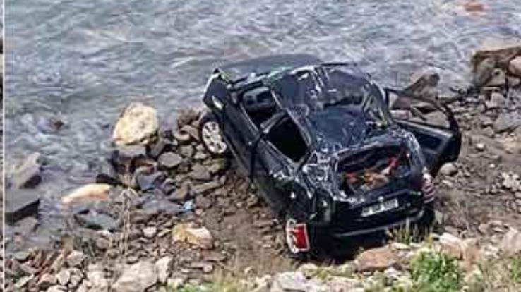  Rohru: The car of the youth returning from the marriage ceremony fell into the ditch, three died, two injured