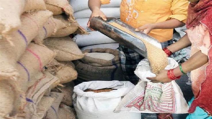 56 women of Una district will get ration in Bachat Bhawan on May 28. 111