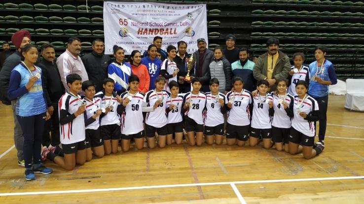 हिमाचल की महिला हैंडबॉल टीम ने रजत पदक हासिल किया