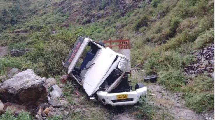 Shimla: Pickup fell into a ditch near JE of Theog, driver died