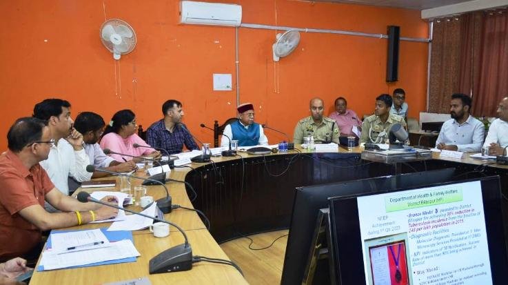 Governor reviewed ongoing schemes in Bilaspur