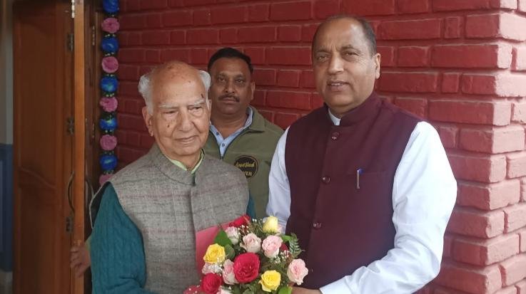 Leader of Opposition Jairam Thakur met former Chief Minister Shanta Kumar