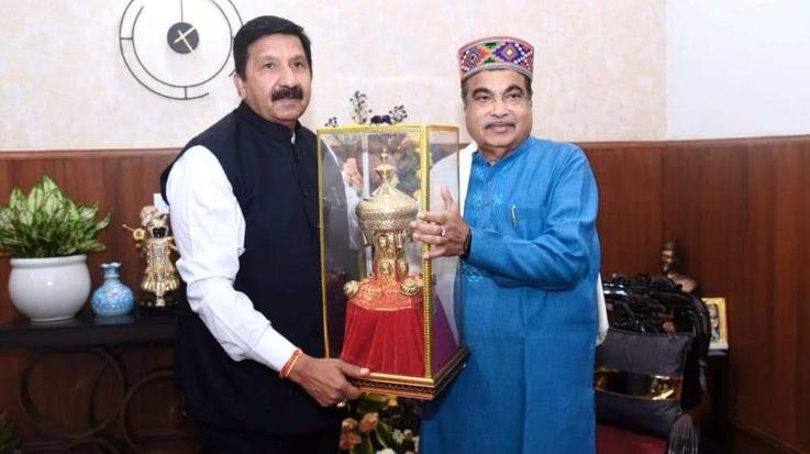 Deputy Chief Minister met Union Minister Nitin Gadkari