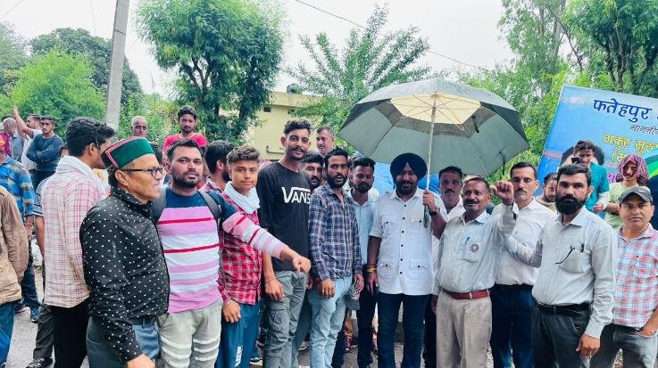 Fatehpur: Department is doing injustice to multipurpose workers, government should make policy: Rajneesh