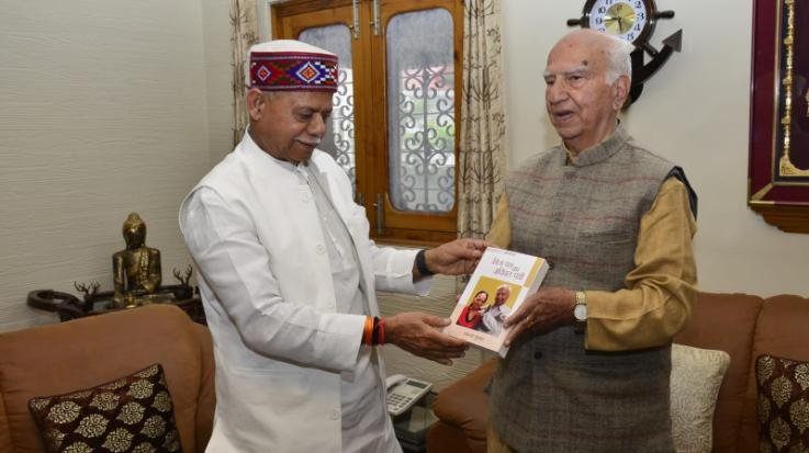Dharamshala: Governor met Shanta Kumar