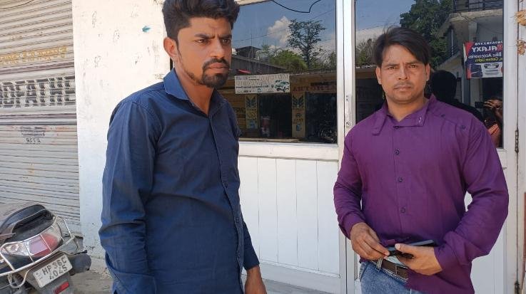 Dehra: LED TVs were being sold without bills, the department seized the goods