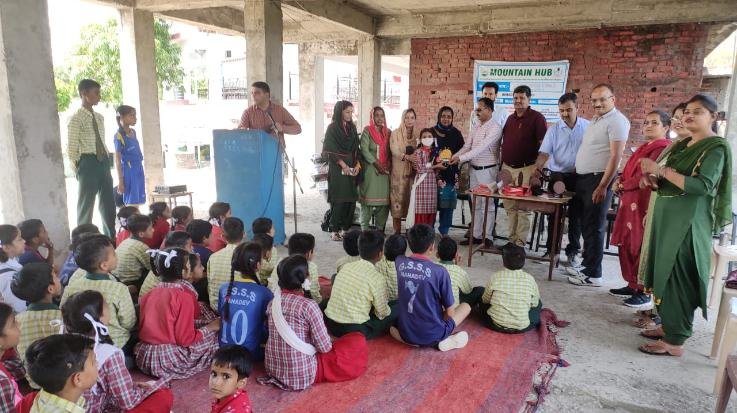 Dehra: Mountain Hub organized a competition on climate change in Mahadev School