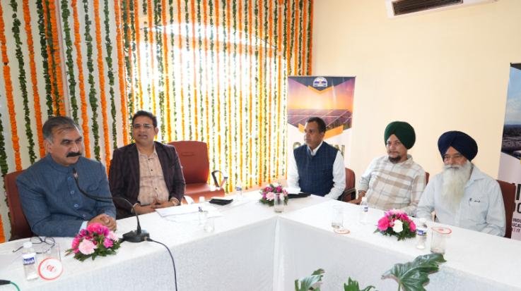 मुख्यमंत्री ने निवेशकों के साथ की वन-टू-वन बैठक 