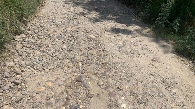 Indora: condition of Badukhar-Hajipur road is bad, road broken due to heavy vehicles