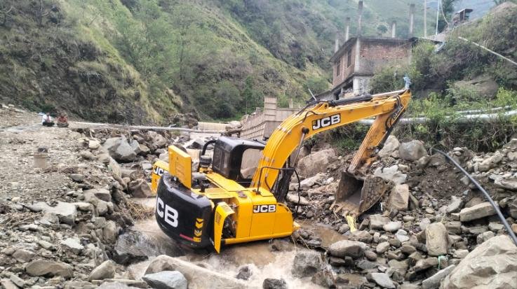 Mandi: Heavy damage due to cloudburst in Dharampur's pavilion 111
