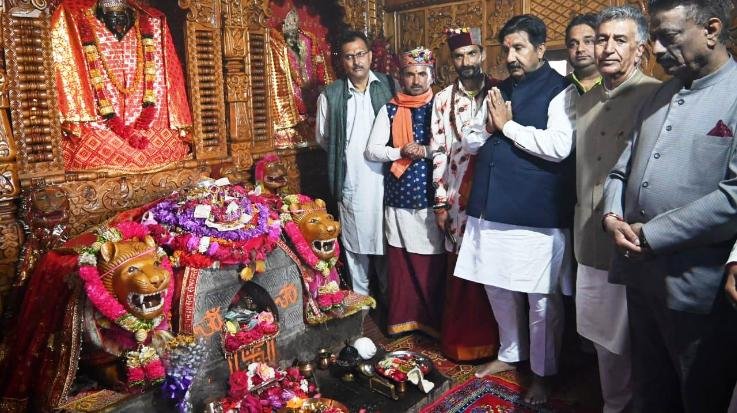 Shimla: Deputy Chief Minister bowed his head at Mata Hatu Temple Narkanda