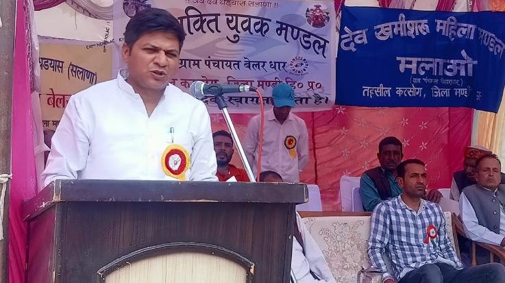 Karsog: Deep Raj gave gifts worth lakhs of rupees to the people of Belardhar