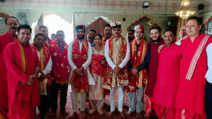 Jwalamukhi: Gupta Navratri begins in Shri Jwaladevi, MLA Sanjay Ratna worshiped along with his family