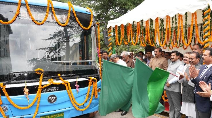 CM flagged off 20 e-buses, reached secretariat sitting in e-bus itself