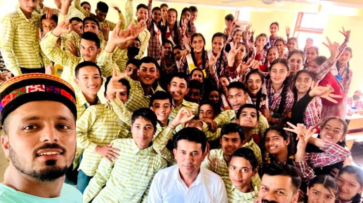 Karsog: Melody queens Honey and Doni told the nuances of music to the children