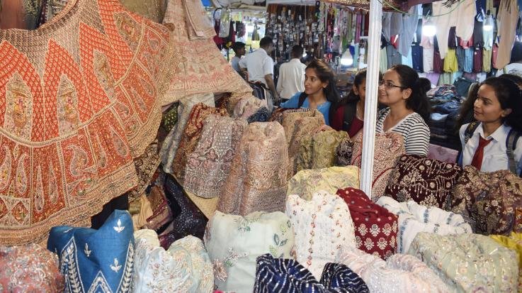 Dharamshala: Phulkari suit and Jaipuri kurti boom in shopping festival