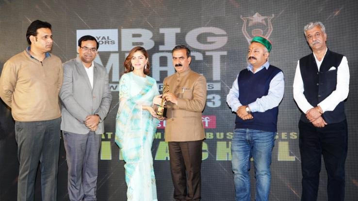 Chief Minister felicitated Himachali celebrities who earned name in country and abroad