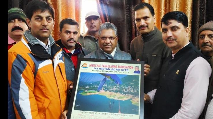 विधायक सुभाष ठाकुर ने किया अनावरण, बांटे जायेंगें दो हजार कैलेंडर