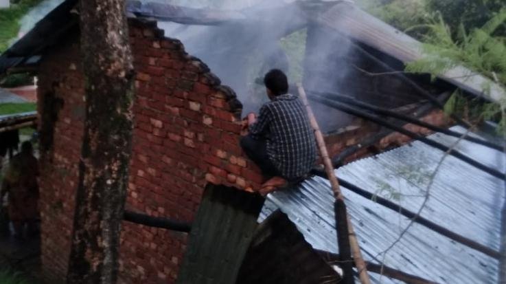 Dehra: Animal shed fire in Chalali, loss of thousands