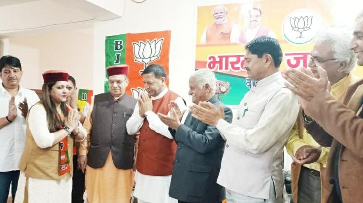  शिमला : कसुम्पटी भाजपा ने पार्षदों को किया सम्मानित