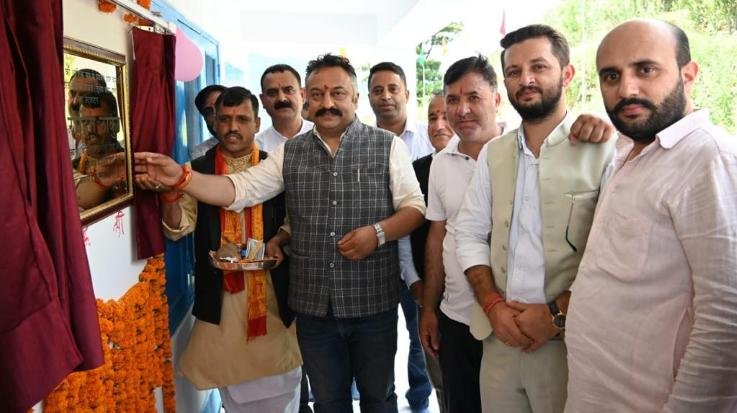 Shimla: Minister van onderwys het 'n hysbak-drinkwaterskema in Thana ingewy