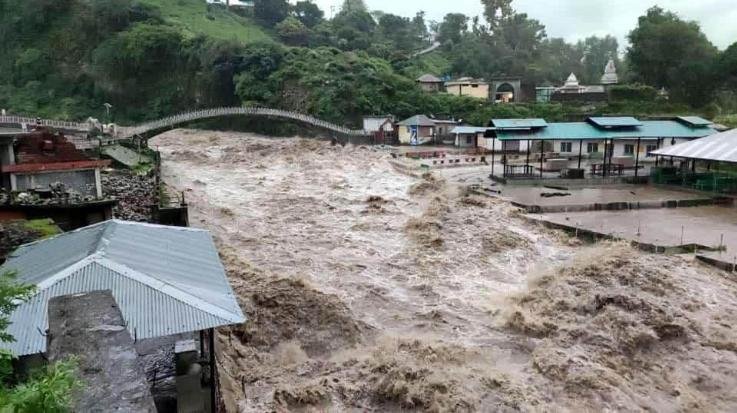  Kangra: The person who went to the funeral drowned in the ravine, search continues