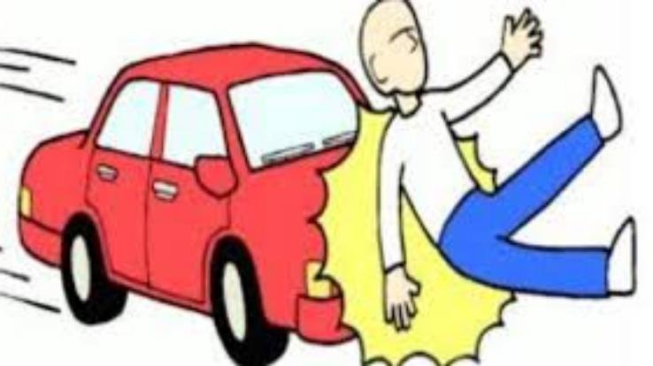 कार ने ओवरटेक करते हुए मारी युवक को टक्कर 
