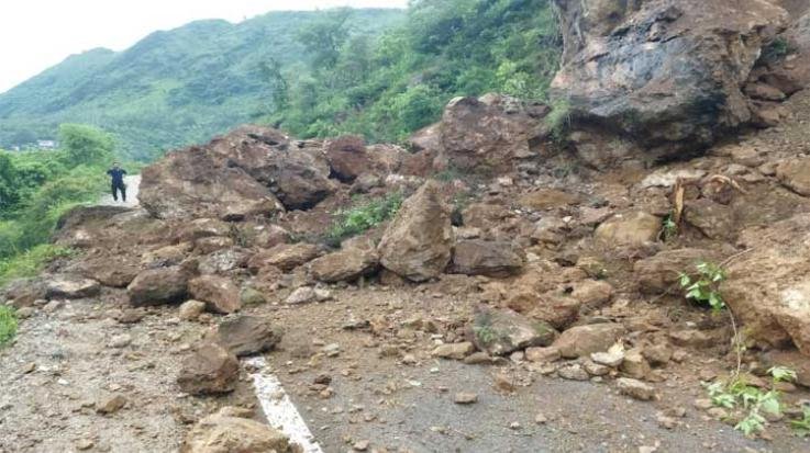 Bilaspur: Shimla-Dharamshala via Jukhala road closed due to landslide