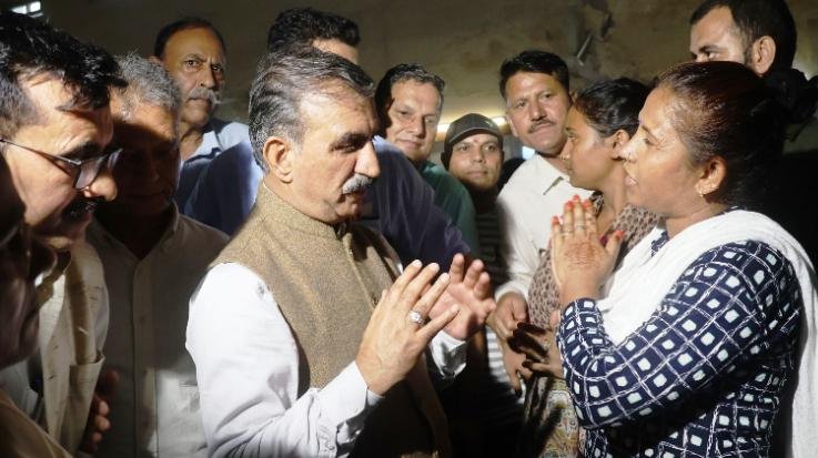 The state government will provide one lakh rupees to the flood affected families of Pandoh: Chief Minister