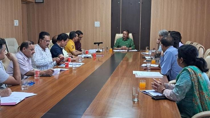 Nahan: From municipal bodies to gram panchayats, the waste disposal process should be organized: DC