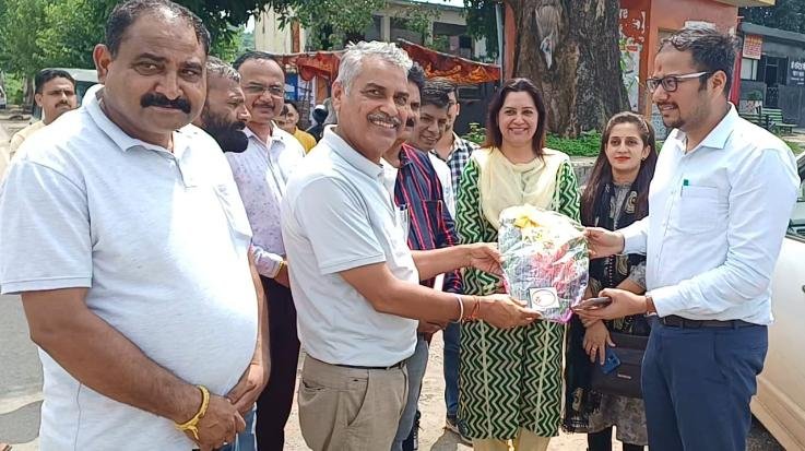 Raja's pond: ADC took stock of development works in Fatehpur