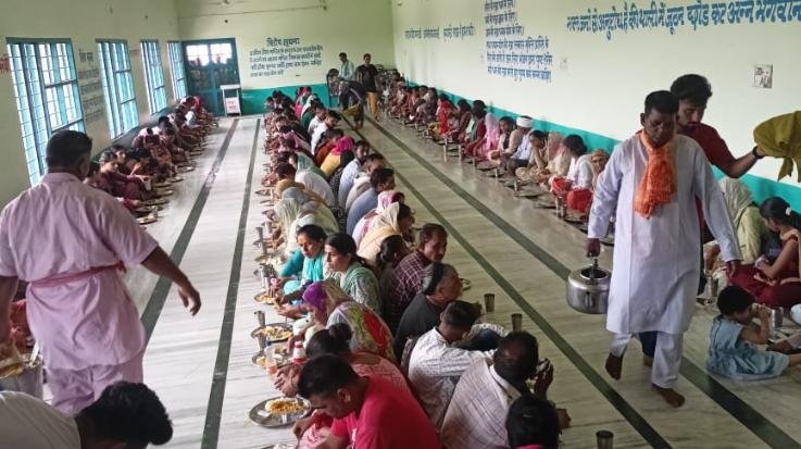  Indora: In Kathgarh Mahadev, there was an influx of Shiva devotees to visit Bhole