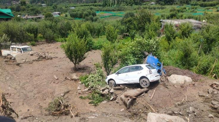 Now cloudburst in Kullu's Kais, one dead, many vehicles washed away