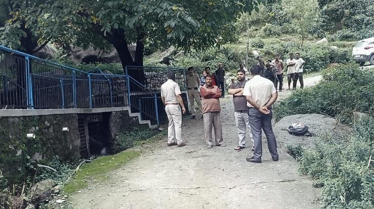 Joginder Nagar: A 75-year-old man was killed by a stick on his head in Nagchala. 111