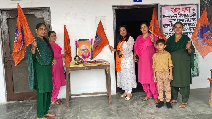 Dehra: Foundation Day of Indian Labor Union celebrated with enthusiasm in Garli