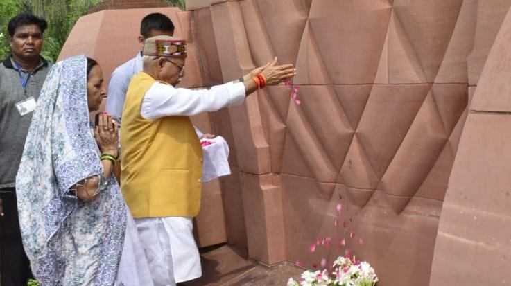 The Governor paid tribute to the martyrs of Jallianwala Bagh