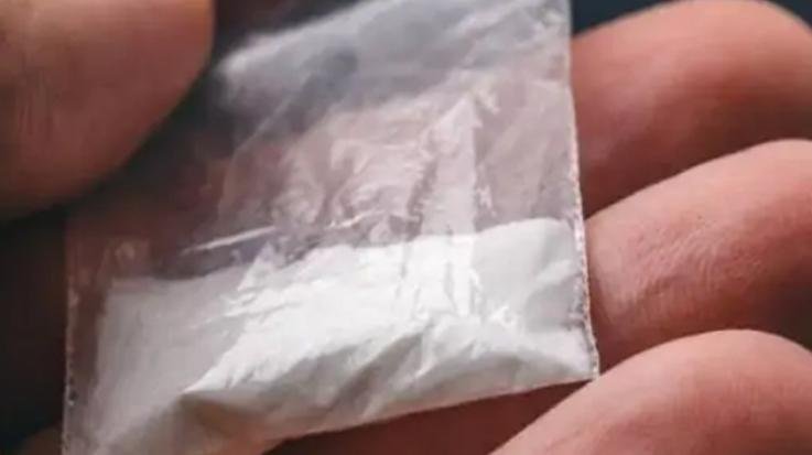  Dada Siba police caught 6.24 chitta from a person in Pakka Bharoh